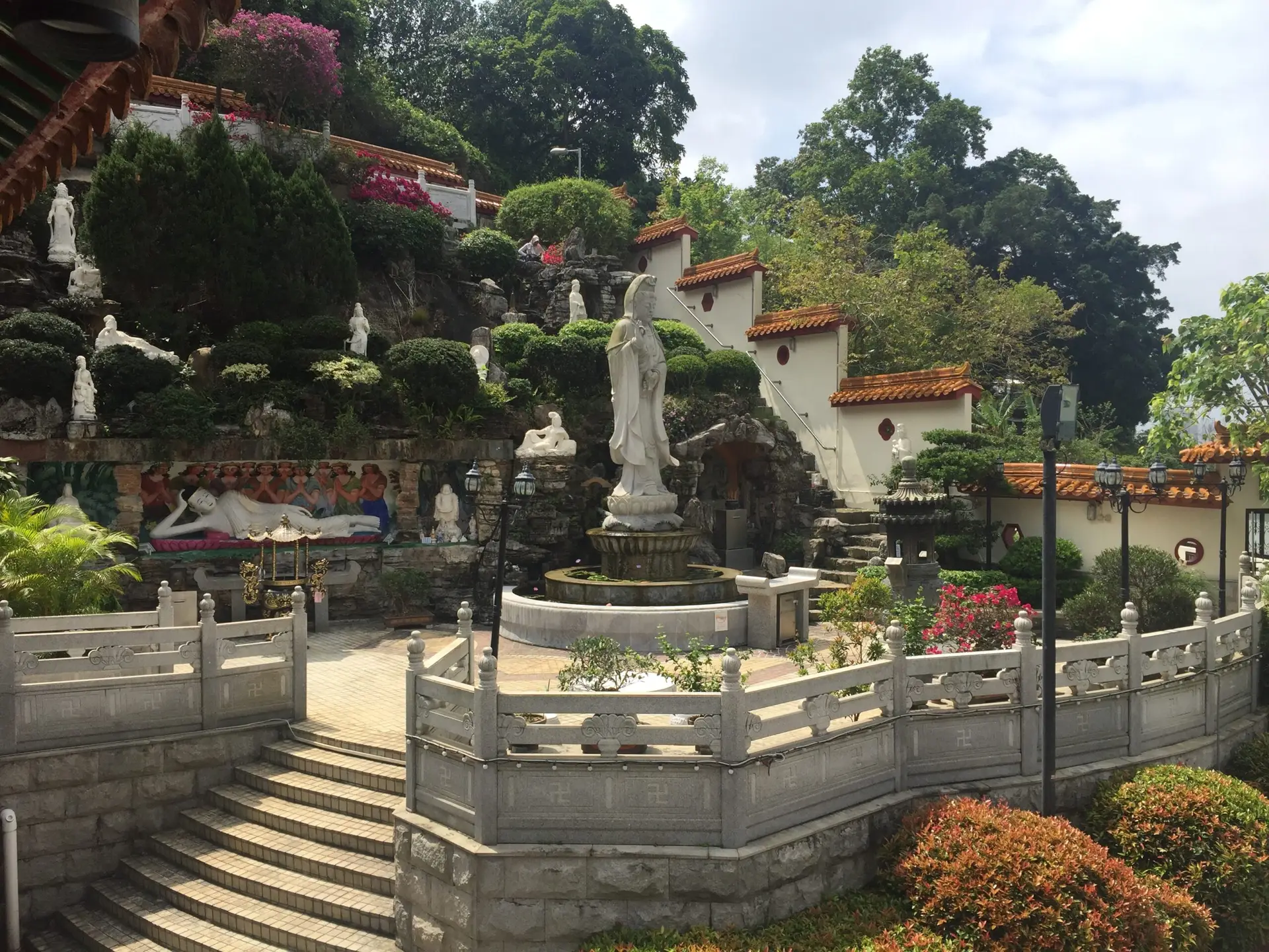 Yuen Yuen Institute 圓玄學院 (Hong Kong)